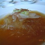 家全七福酒家 SEVENTH SON RESTAURANT - ふかひれスープ（もやしを乗せて、お酢をかけます）