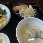 台湾料理 福祥居 - ランチの揚げ物とスープ