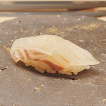 鮨しゅんじ - ヒラメ昆布締め