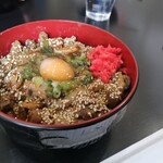 豚ホルモン丼 るなてぃっく - 料理写真:
