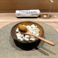 パルコ フィエラ - 洞爺じゃがいもの千切りガレット、乳茸の乾燥パウダー、稚内産ウニ、ライム
                    