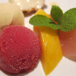 ル・トワ・ルージュ - 