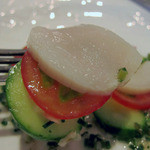 ル・トワ・ルージュ - ホタテと野菜のステンドグラス、ハーブのソース