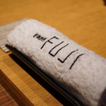 日本料理FUJI - おしぼりには"FUJI"の文字