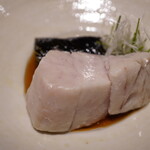 日本料理FUJI - 口に含んだだけて降りてくる堂々たる味わい。 3切れごとに食感と味わいも違うアプローチで愉しませ、着実に積み重ねて生まれる口福。