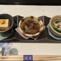 寿司 濱芝 - 小鉢三種（胡麻豆腐・なまこ酢・青菜のお浸し）