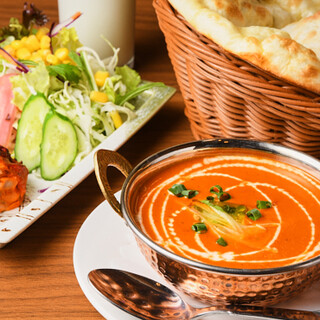 Tokyo 2020 Set ◆ Choose your curry with naan, chicken, and a drink included
