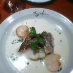 シェ・ミカワ - サワークリームでさわやかなお魚