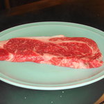 人形町今半 本店 - 綺麗にサシが入ったロース肉