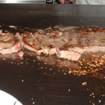 人形町今半 本店 - 焼きあがってきたロース肉