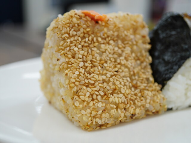 Omusubi Senmaiya - Hatchobori/Onigiri (Rice ball) | Tabelog