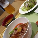 ロイヤルホスト 神戸空港店 - ステーキ丼　2508円   