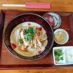 手打ちうどん さかもと - よだれ鶏のピリ辛まぜうどん