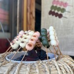 Dogo Yukemuri Cafe - 入口・團子裝飾