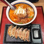 8番らーめん - 小さな野菜麻辣ラーメン、８番餃子