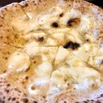 トラットリア アニモ - ◇ナポリピッツァ（直径28㎝）／クアトロフォルマッジ。