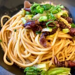 トラットリア アニモ - ◇パスタ（通常100ｇ）／ホタルイカと春キャベツのアーリオ・オーリオ。