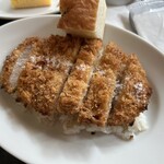 キオッチョラ・ピッツェリア - 塩で食べる、豚肉の大判カツレツ（1300円）