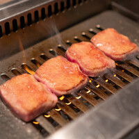 焼肉うしごろ - 究極の黒タン 厚切り