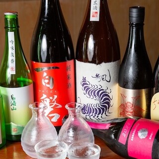全国各地の日本酒や厳選ワインなど豊富なラインナップのドリンク