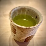 すしやのたい悟 - 美味しく熱いお茶。