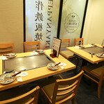 こむぎは世界を救う - テーブル