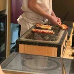 湘南沖地蟹専門店ふじ月 - 焼き風景