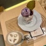 アンドテイ - ・日本茶ミルクティー(アイス)
      茶葉：国産烏龍茶
      プラントミルク：ソイミルク
      甘さ：ストレート
      ・藤の花パフェ
