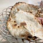 HUJRA HALAL FOOD & RESTAURANT - 表面