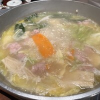 とり田 博多本店 - 水炊き（煮込み中）