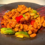 博多地鳥 カシューナッツ炒め～腰果鶏丁～