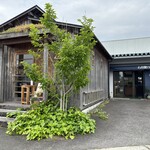 天然こうぼぱん とことこ - 曇り空の下の「とことこ」さんの情景(*´꒳`*)