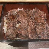 北新地はらみ別邸 - 炭火焼きモモ肉重