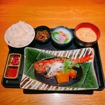 藤門 - 鮮魚の煮付け(今日は金目鯛)定食 1,400円(税込)
                                ※価格はその日の魚によって1,300円以上で変わります。
