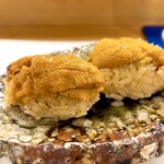 穴子料理と地酒 浅草 川井 - 函館産バフン雲丹の握り