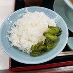 新橋ニューともちん - ご飯と付け合わせの青がっぱ。