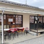 デリシオキッチン - 昭和レトロな借家をリノベーションした、弁当専門店としては異色で個性的な佇まい