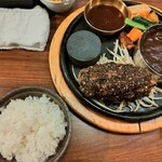 炭火ハンバーグ 肉焼き亭 - 2025.5炭火焼ハンバーグM　ミニ黒辛カレー1840円