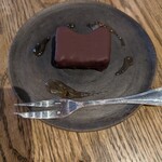 MADRE - パリパリカカオ 添えてある花蜜が絶品！