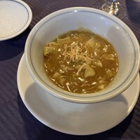 赤坂 四川飯店 - 干し貝柱と春キャベツ入りフカヒレの豆板醤煮込み