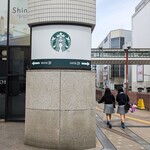スターバックスコーヒー - 左側の３階には「WEST店」、右側の２階には「EAST店」