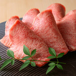 焼肉 銀うし - 料理写真:極みタン塩 薄切り