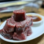 焼肉幸泉 - 赤身角切