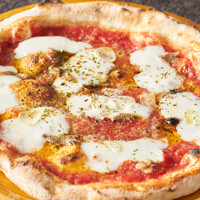 選べる本日のピッツァランチ《サラダ・スープ付き》