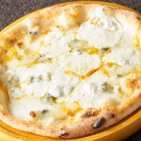 豪快チーズ尽しのピッツァ・クワトロフォルマッジ