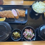 キセキ食堂 - 極かつ御膳　　　2970円　　　小鉢はお肉