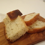 クッチーナ イタリアーナ ガッルーラ - 自家製フォカッチャ