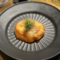 O2 - ④桜海老のシュリンプトースト グリュエルチーズ 自家製塩レモン ディル