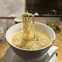 O2 - ⑧黄ニラの醤油麺