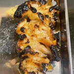 もつ焼き てしまや - ◇シロ(180円)〜甘めのタレとゴム食感